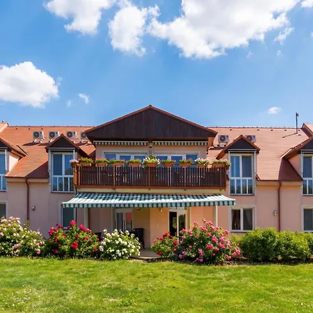 Πανσιόν Moravian Garden House Adults Only